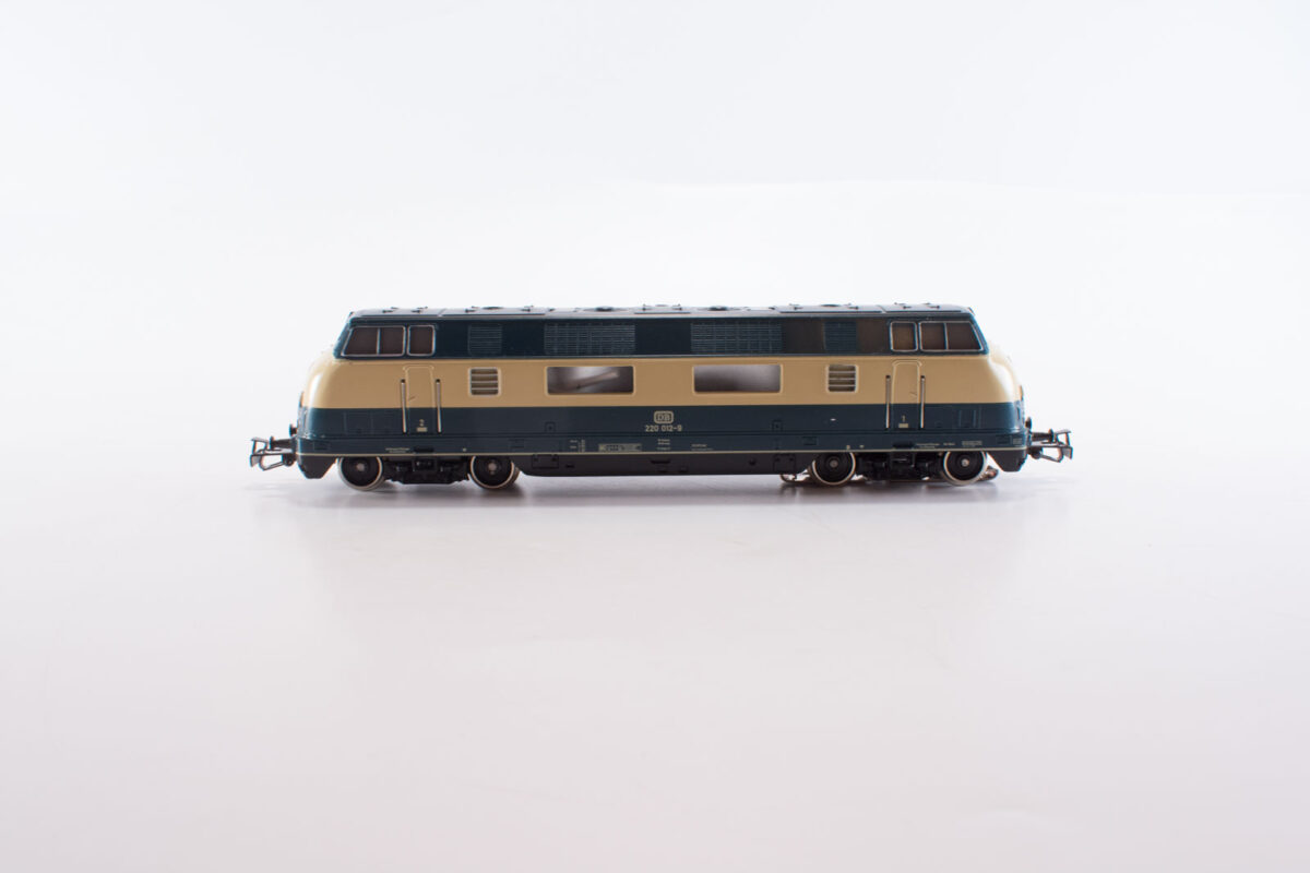 Märklin 3081 digitale diesellocomotief BR220 DB - Afbeelding 2