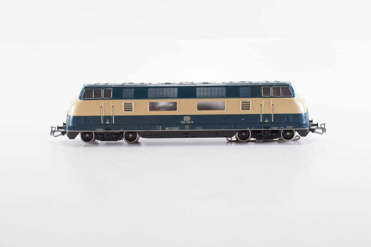 Märklin 3081 digitale diesellocomotief BR220 DB - Afbeelding 7