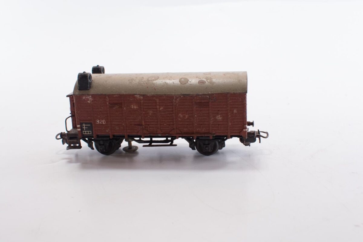 Märklin 320 gesloten goederenwagon met sluitlicht - Afbeelding 2