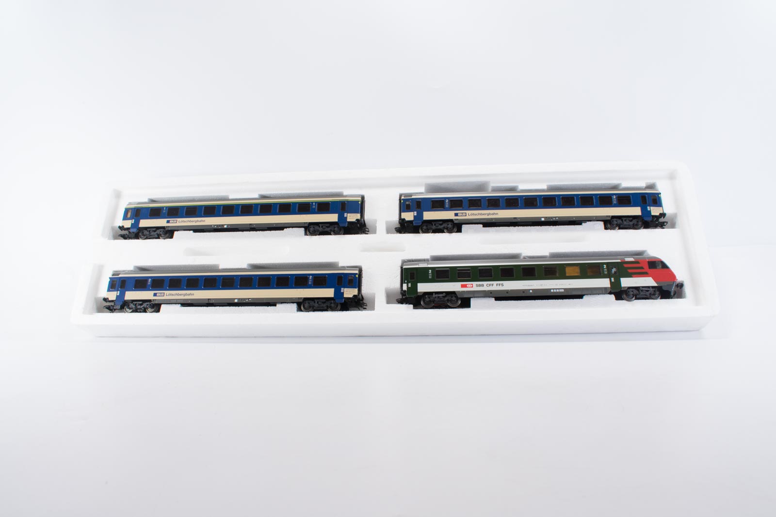 _DSC0340 Märklin 42167 vierdeige pendelrijtuigen set SBB BLS - Afbeelding 1