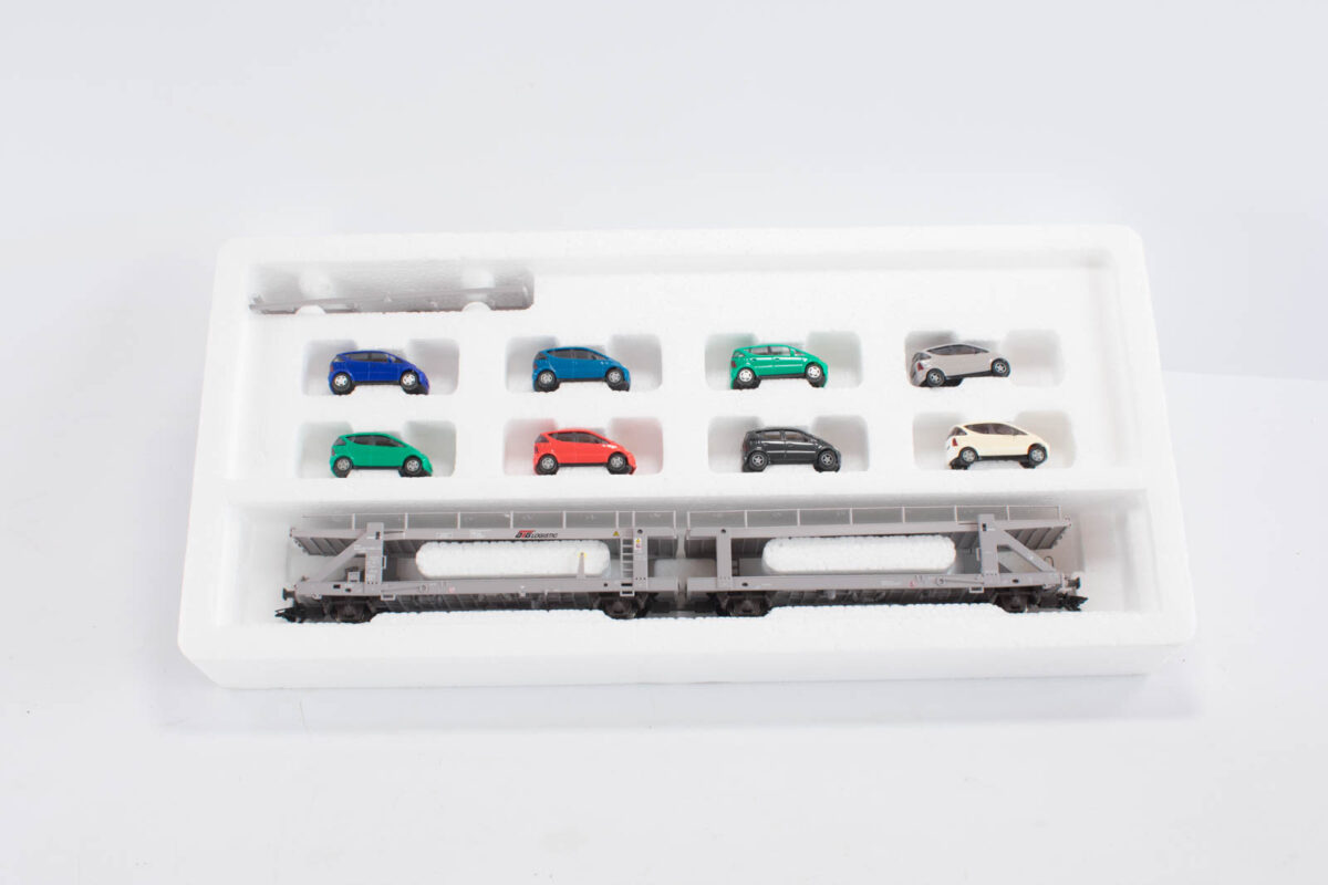Märklin 47122 autotransportwagon beladen met Mercedes A klasse DB - Afbeelding 2