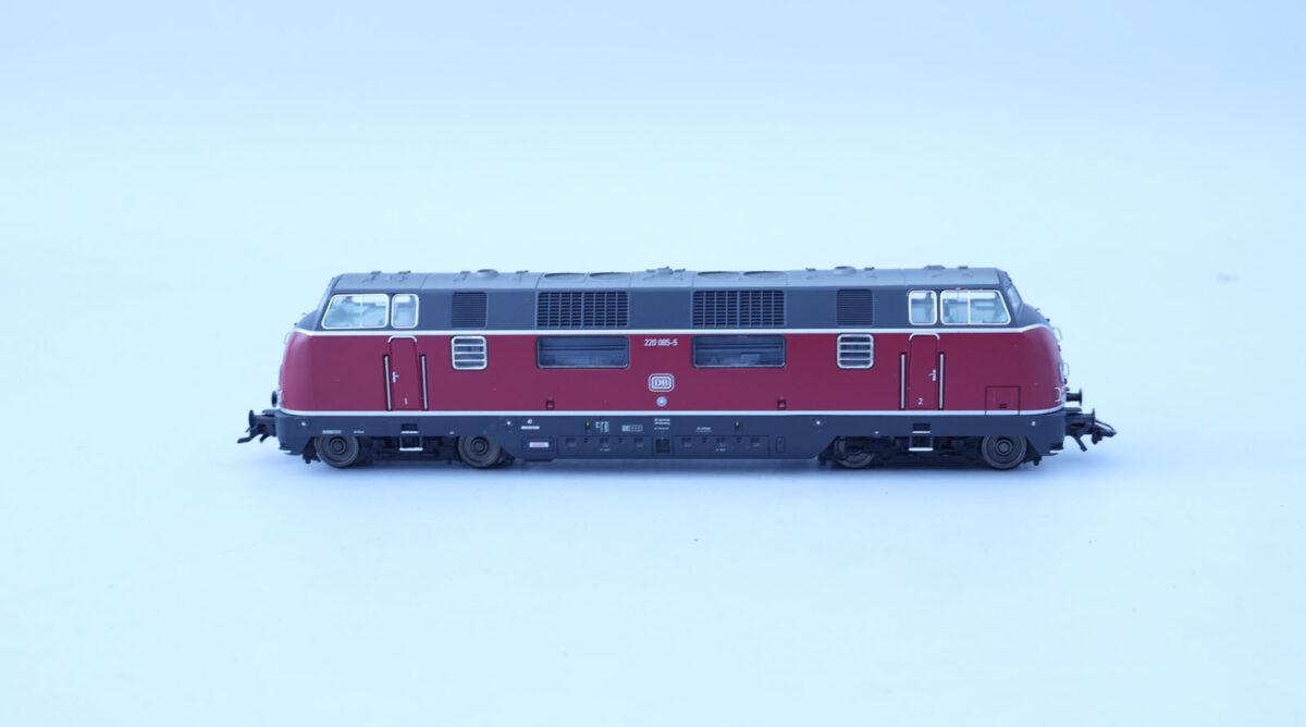 Märklin 39803 digitale diesellocomotief BR220 DB MFX/sound - Afbeelding 3