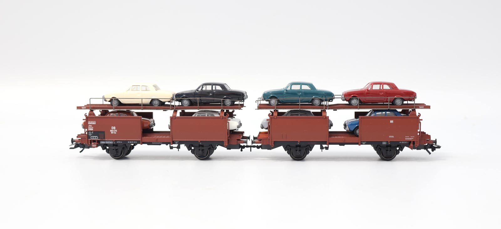 Märklin 46122 autotransporters met 8 x Ford Taunus 17M DB