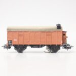 Märklin 320S gesloten goederenwagen met sluitlicht in ruitdoos