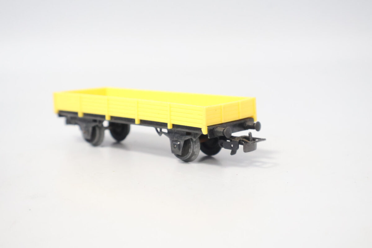 Märklin  lage boordwagen geel oudere versie  1+1 gratis - Afbeelding 3