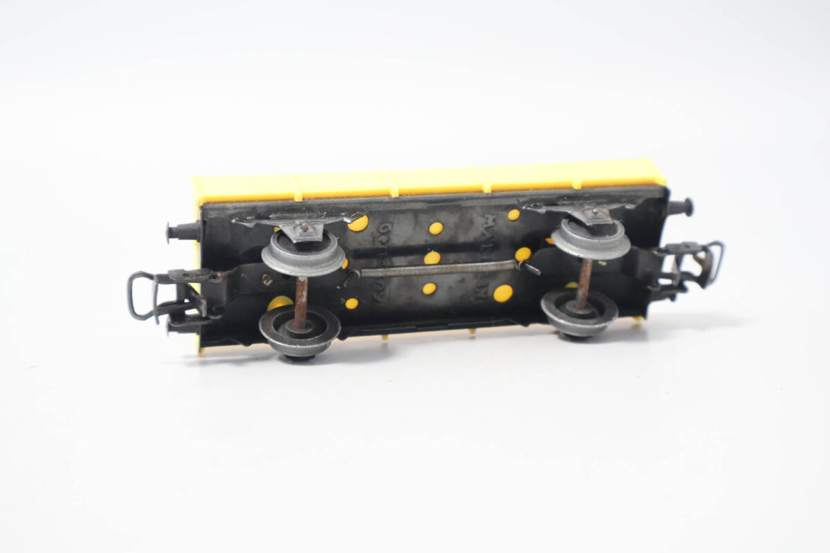 Märklin  lage boordwagen geel oudere versie  1+1 gratis - Afbeelding 4