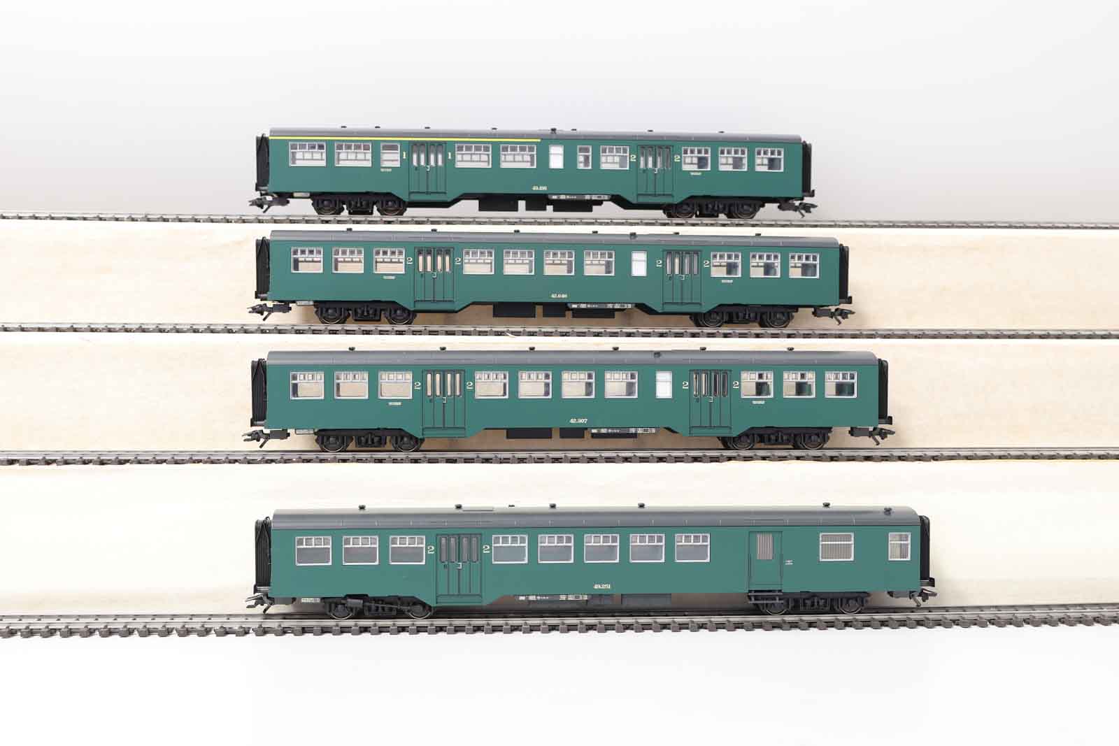 IMG_8410 Märklin 43530 buurtverkeer wagen-set M4 personenrijtuigen NMBS - Afbeelding 1