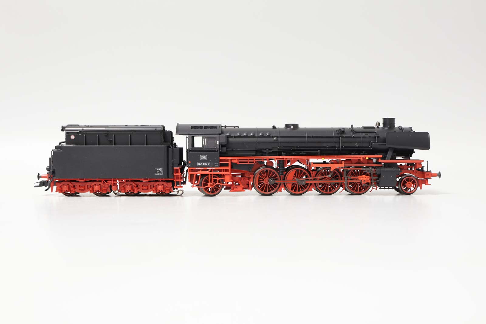 IMG_8844 MÄrklin 37926 stoomlocomotief type 042 DB - Afbeelding 1